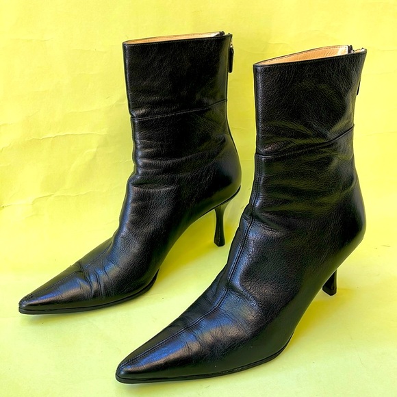 Vintage black Gucci pebble leather booties - Picture 1 of 14